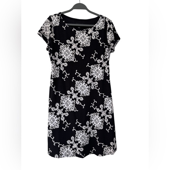 Studio Dresses & Skirts - RN Studio Elegant Black and White Floral Dress Size Large